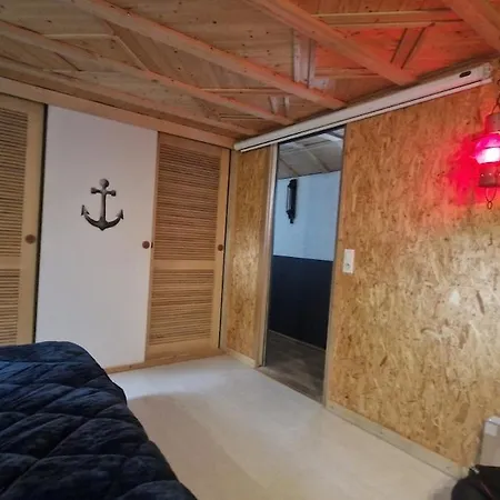 Romantic On A Houseboat